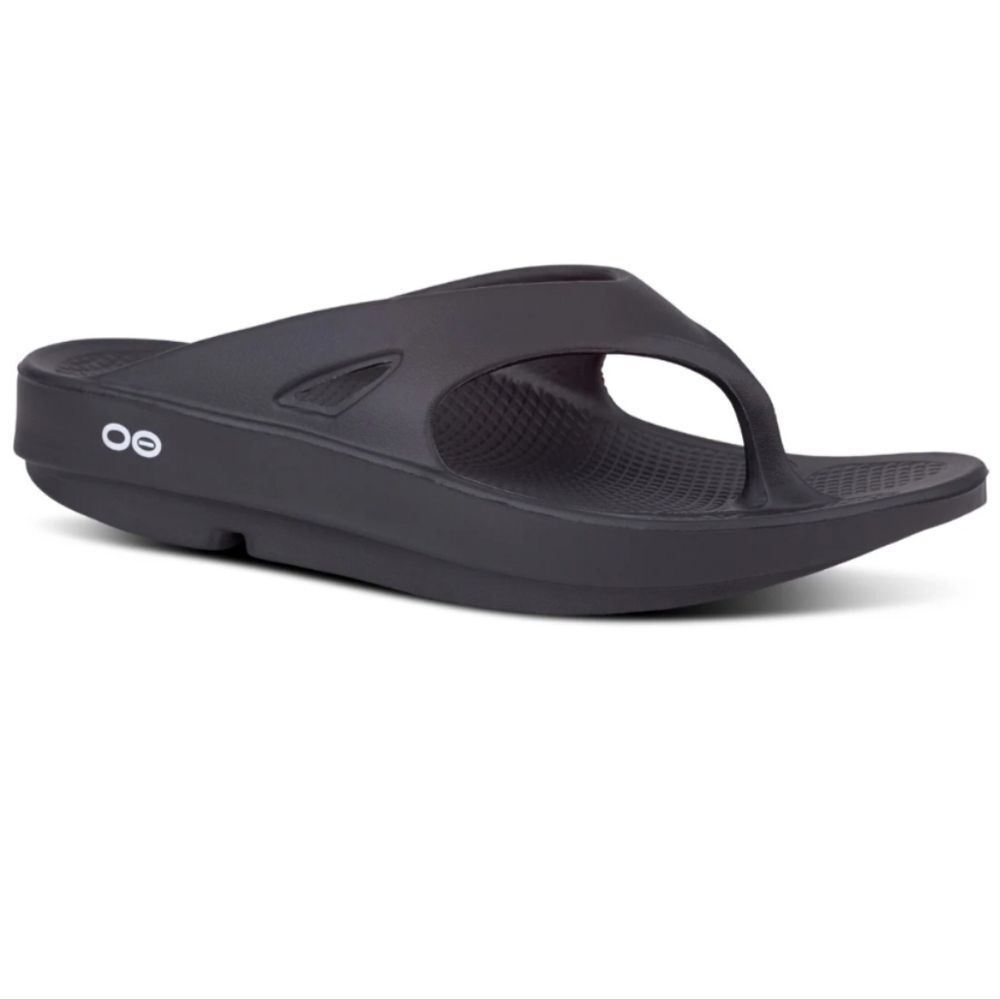 OOFOS Women's Black Thong Sandals